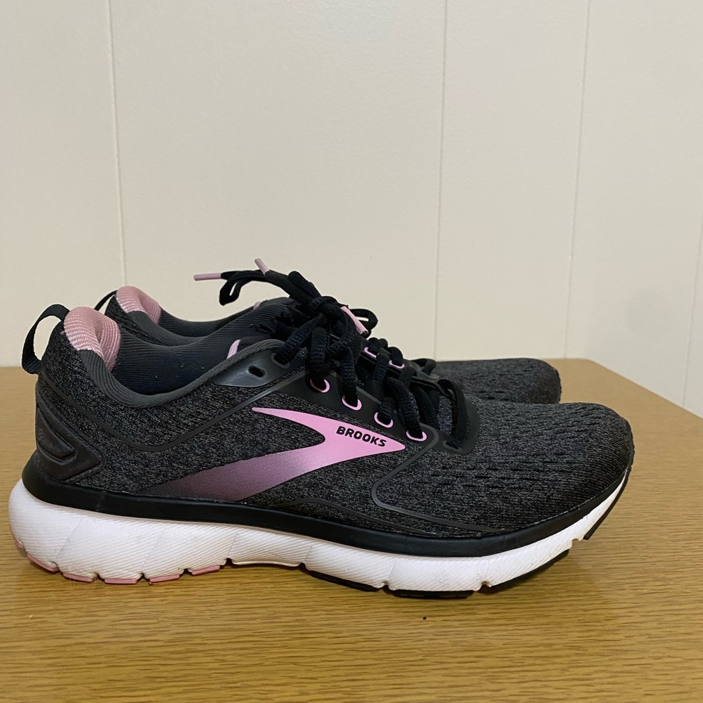 BROOKS- Black and Pink Athletic Shoes with Cushioned Midsole Women’s size 8